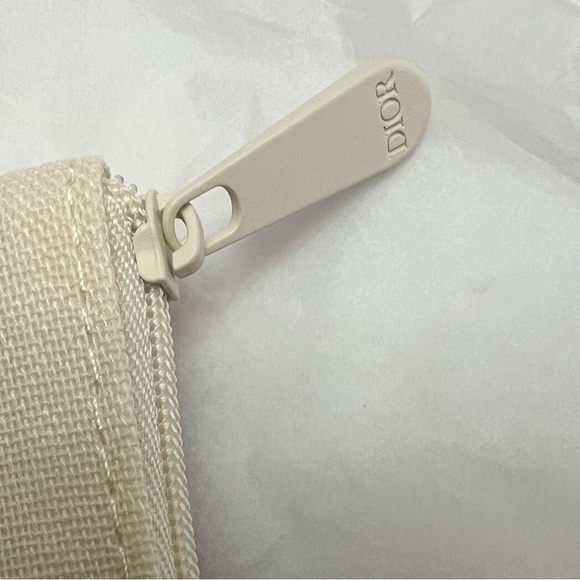DIOR BEAUTE POUCH - NIB - Picture 9 of 12